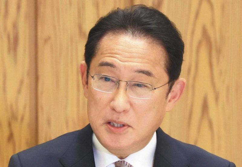 明らかに左顔が歪んでいる最近の岸田総理。